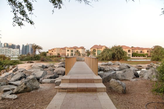 Upgraded with Lake Views 4 Bed villa in Jumeirah Islands, picture 18