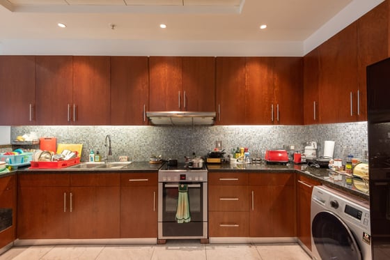 Deluxe Three Bedroom Duplex Apartment, picture 26