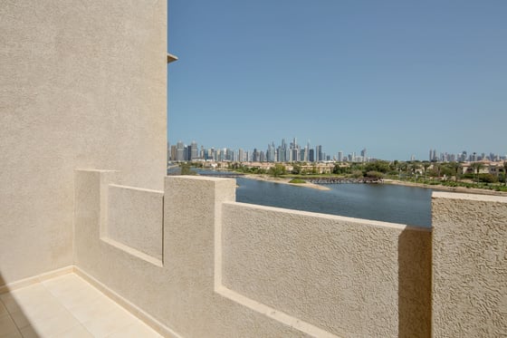 Elevated lake view villa in Jumeirah Islands, picture 18