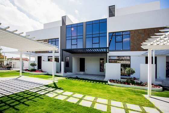 Spacious &amp; Modern Townhouse in JGE, picture 3