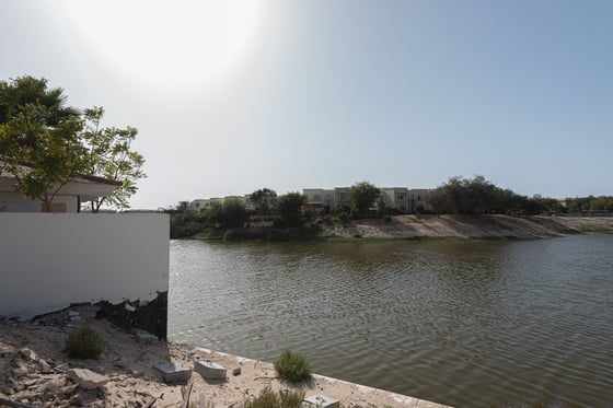 Lake Facing Mansion Plot In Jumeirah Islands, picture 11