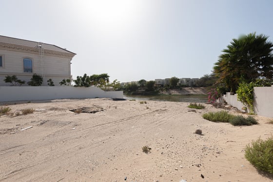 Lake Facing Mansion Plot In Jumeirah Islands, picture 14