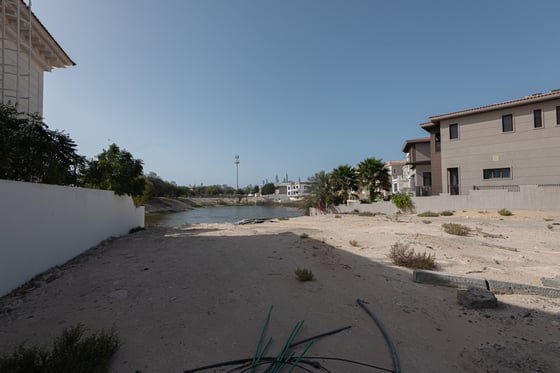 Lake Facing Mansion Plot In Jumeirah Islands, picture 6