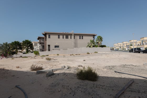 Lake Facing Mansion Plot In Jumeirah Islands, picture 7