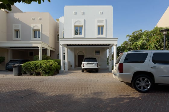 Unique Luxury Maisonette Villa in Emirates Hills, picture 32