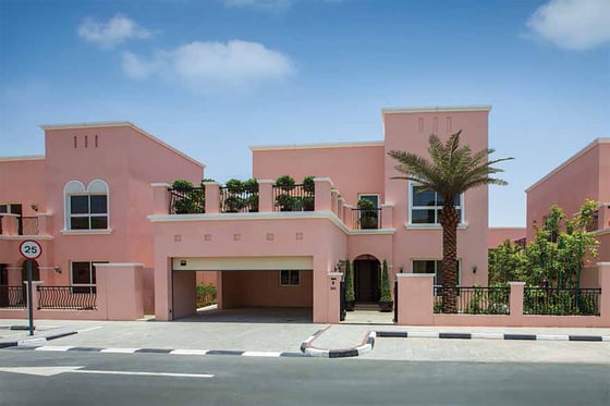 Family sized luxury villa with garden in Nad Al Shiba Third, picture 7