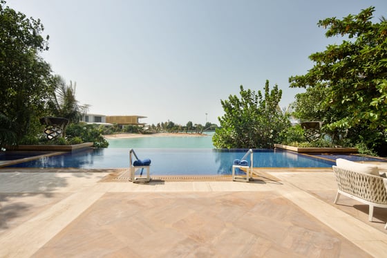 Exclusive Resale of the Sweden Bentley Palace Show Villa, picture 27