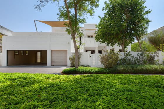 Upgraded Luxury Villa with Private Pool in Al Barari, picture 1