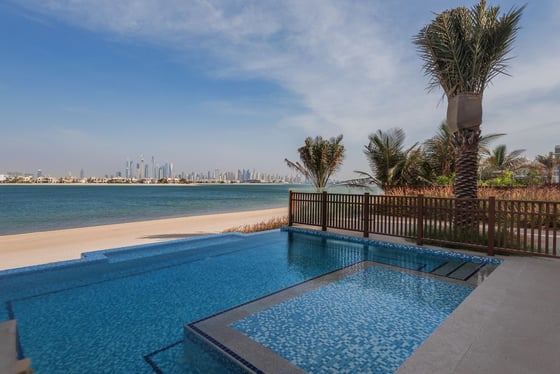 Beachfront Luxury Villa in Five-Star Palm Jumeirah Residence, picture 1