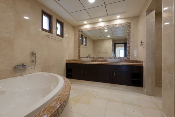 Beachfront Luxury Villa in Five-Star Palm Jumeirah Residence, picture 17