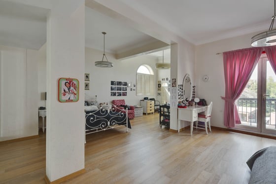Extended Garden Hall Villa in Jumeirah Islands, picture 17