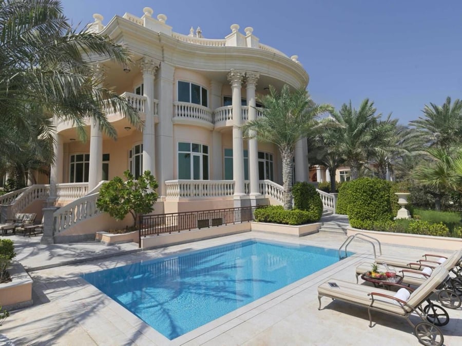 RESALE | Beach Front | Palm and Skyline Views, picture 1