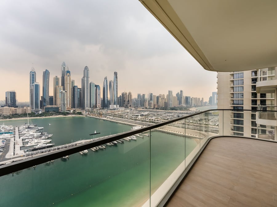 Stunning Views of Marina Skyline. Private Beach Access., picture 1