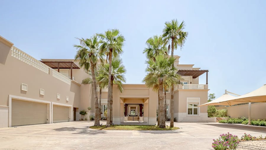 Exquisite villa in Emirates Hills with golf course view, picture 1