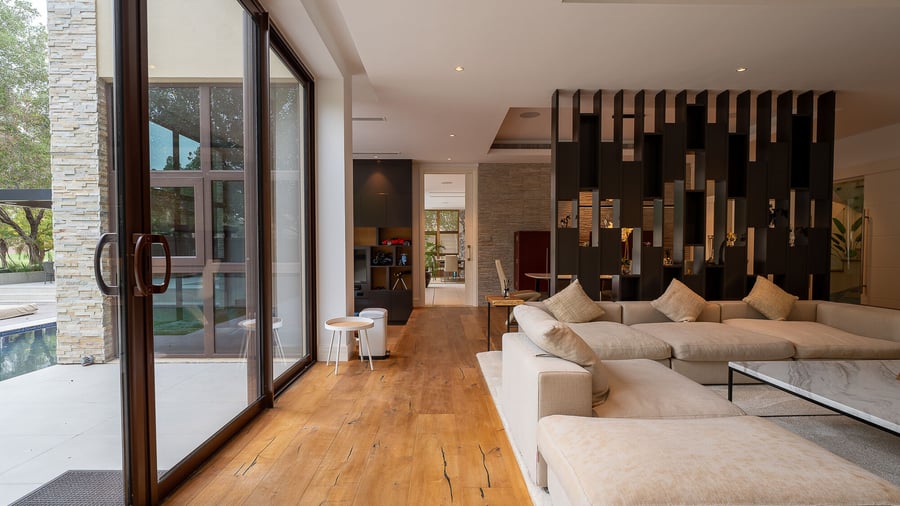Huge villa with golf course view in Jumeirah Golf Estate, picture 1