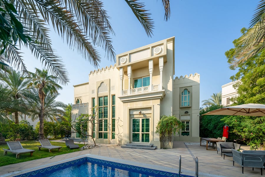 Corner Plot | Private Pool | Partly Renovated, picture 1