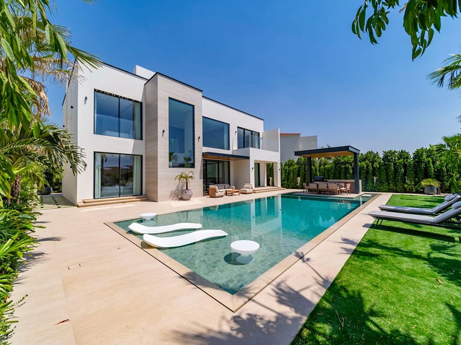 Exquisite Waterfront Villa in Jumeirah Islands, picture 1