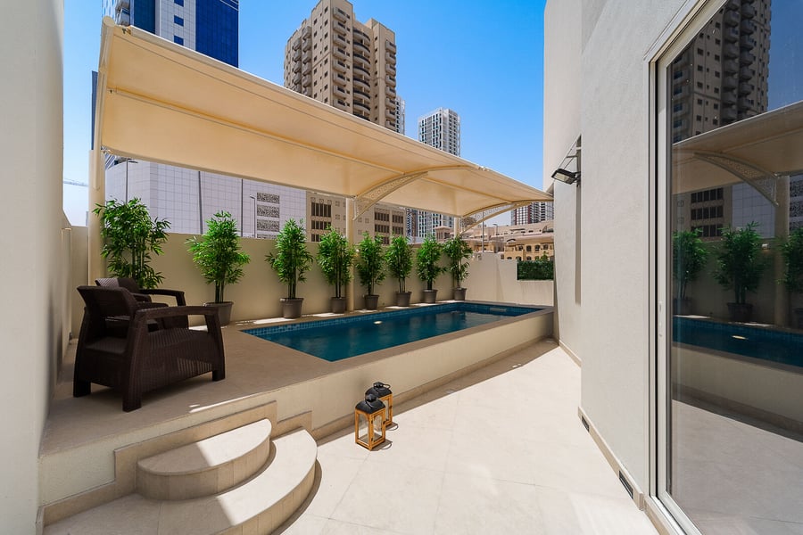 Private Pool | Single Row | Corner Plot., picture 1