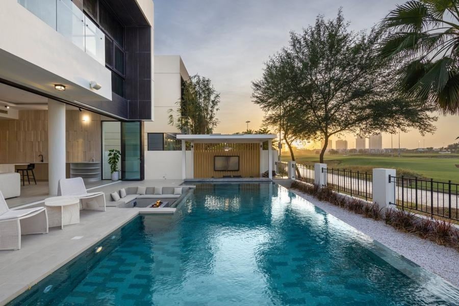 Swim up bar