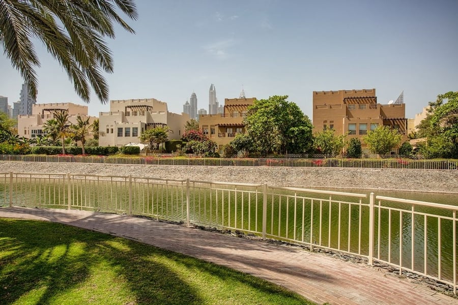 Dubai Neighbourhoods and Areas | The Lakes