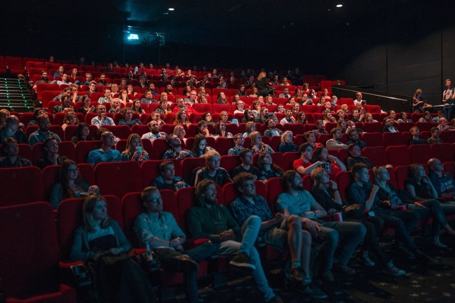 Distraction-free cinema