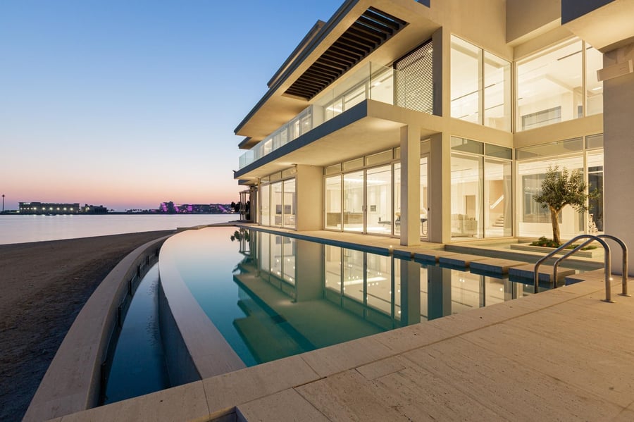 Beachfront villa on frond M pool